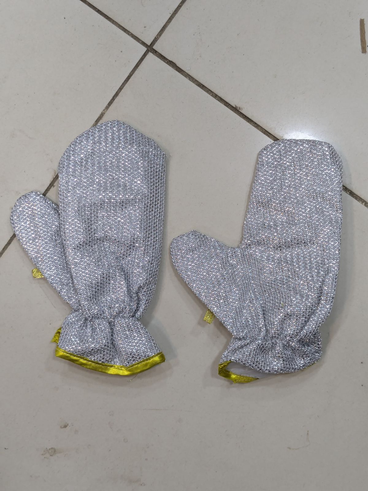 Title: Heavy-Duty Silver Heat-Resistant Oven Mitts